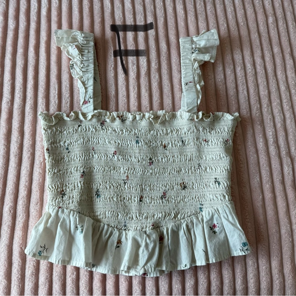 American Eagle Outfitters Cream Smocked Floral Ruffle Crop Top size S